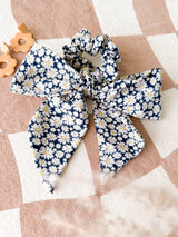 Daisies Scrunchie Scarf